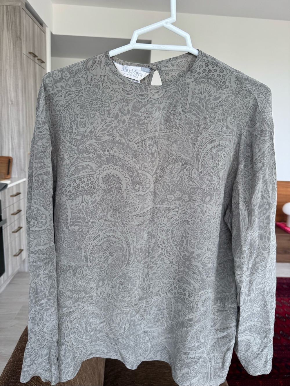 MaxMara 100% Silk Gray Paisley Long-Sleeve top